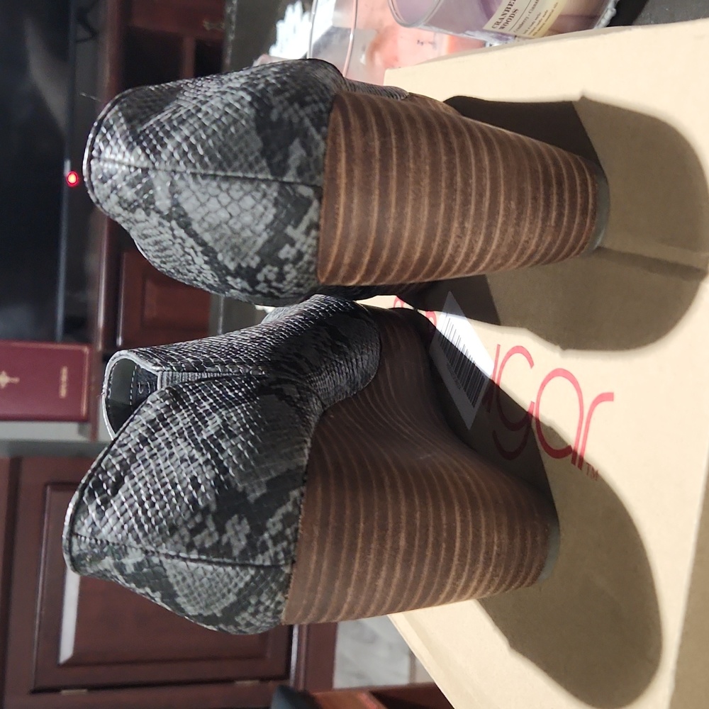 Boots - Picture 2 of 6